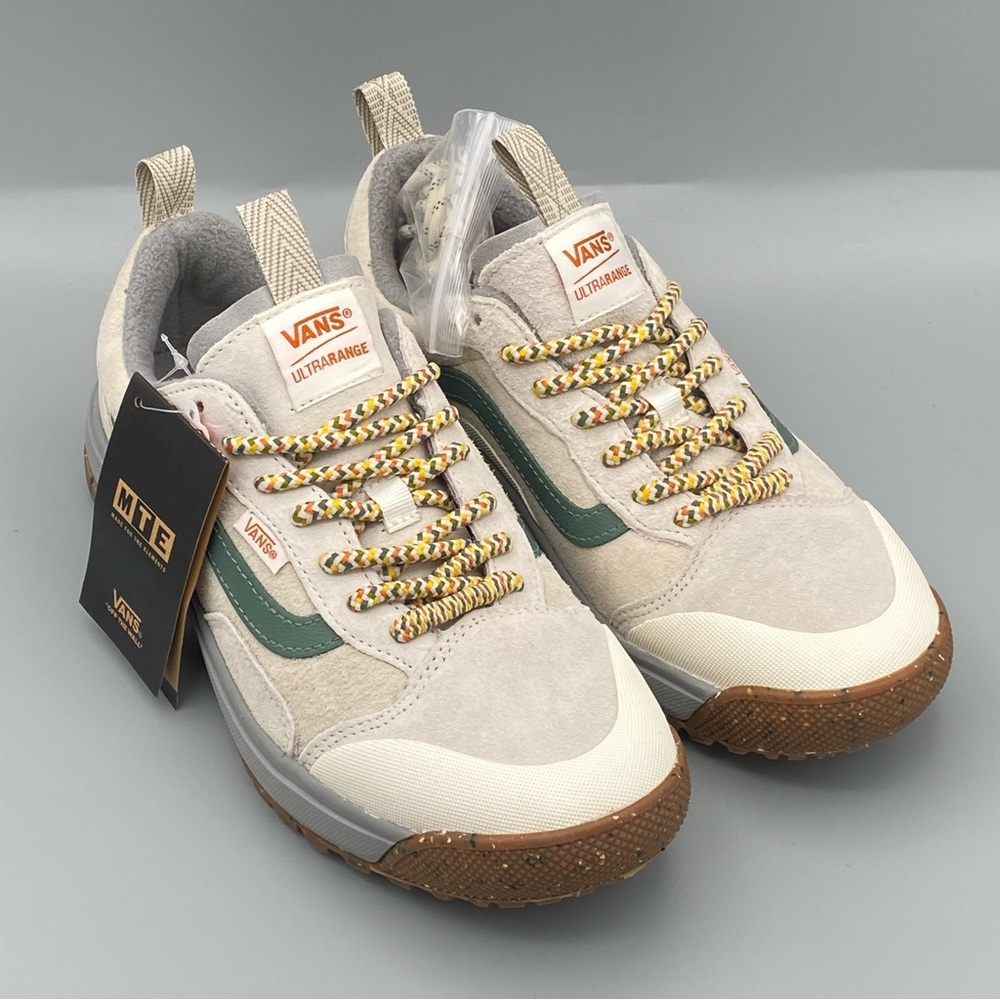Vans Beige and Green Sneakers - Picture 4 of 16